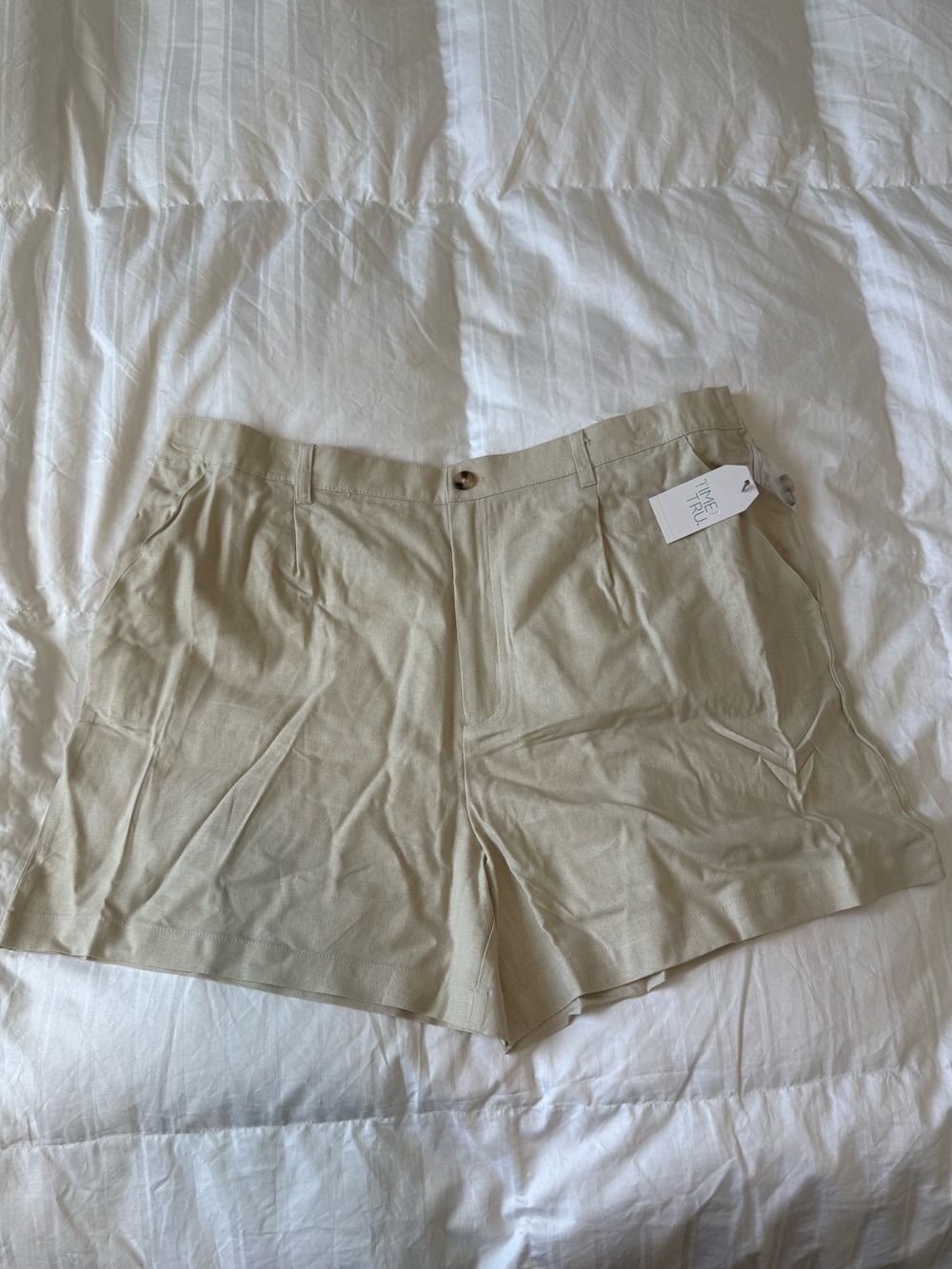 Women’s Linen-Blend Khaki Shorts